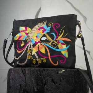 Cartera de cuerina bordada 20x30cm